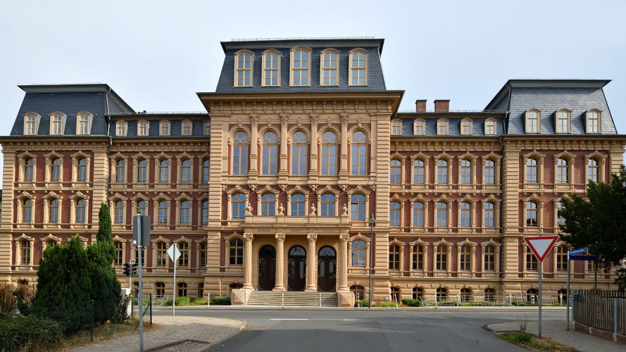 Vorderansicht des Schulgebäudes der KGS Gotha